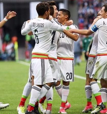 México gana a Rusia 2-1 y llega a semifinales de la Copa Confederaciones
