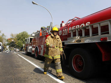 Civiles armados incendian tiendas de conveniencia en Apatzingán