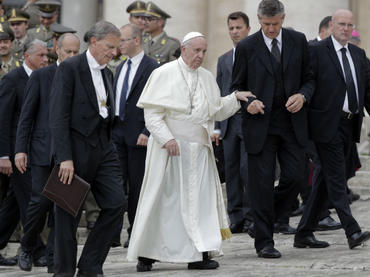 ‘Pensiones de oro’ son una ofensa al trabajo, advierte el Papa