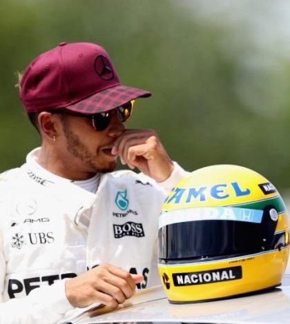 Hamilton llora al reconocerle por igualar el récord de Senna