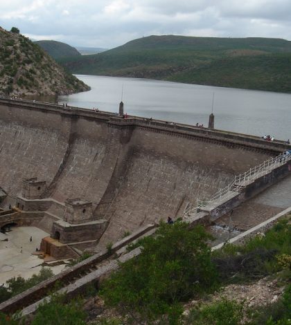 Agua de la presa de San José contaminada por descargas residuales 
