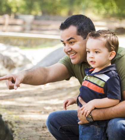 Hombres también enfrentan el cuidado de sus hijos solos