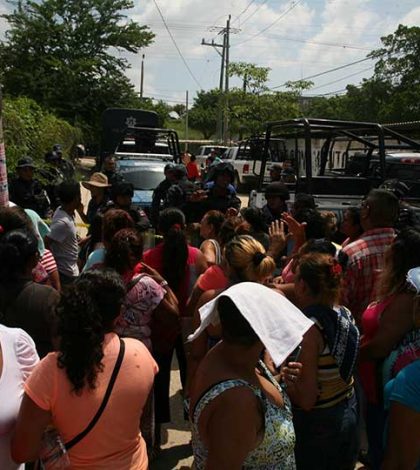 Familiares reciben cuerpos de fallecidos en penal de Acapulco