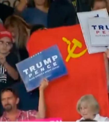 Joven interrumpe discurso de Trump con bandera de la URSS
