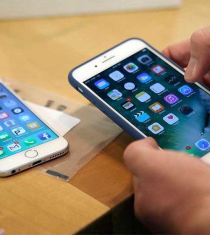 Roban cientos de iPhones de un camión en movimiento