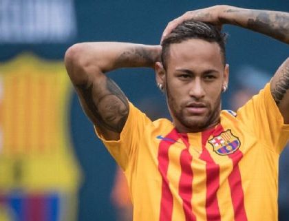 Piqué pide a Neymar quedarse ante una directiva sin esperanza