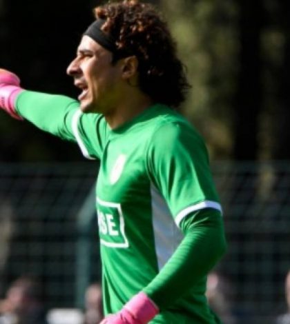 Guillermo Ochoa recibe  primer gol con Standard de Lieja
