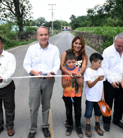 Entreg JMC obras educativas y  caminos en Villa Juárez y San Nicolás