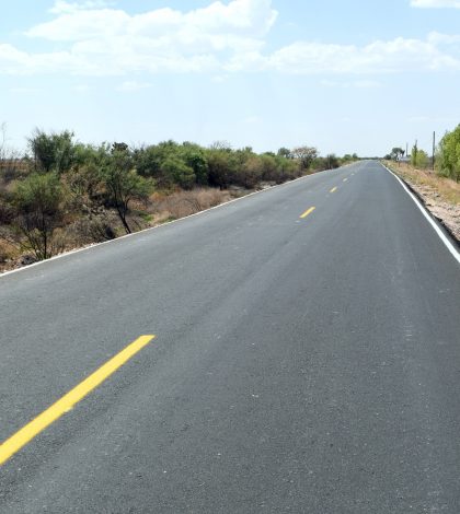 Rehabilitan caminos de  ocho municipios del Altiplano