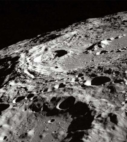Científicos confirman la existencia de agua en la Luna; ¡podría ser extraída!