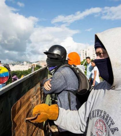 Oposición venezolana reanuda protestas y bloqueos tras Constituyente