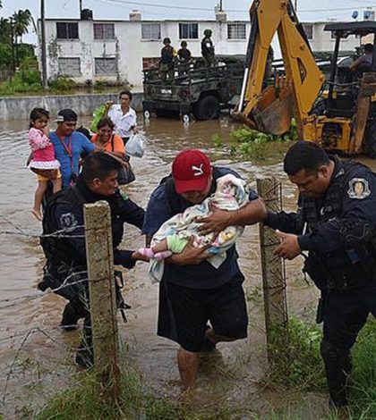 Evacuan comunidades de la Zona Media a consecuencia de las lluvias