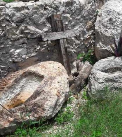 Entrega pareja canadiense 179 piezas  arqueológicas, en Yucatán