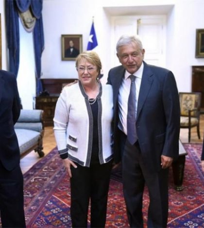 AMLO llega a Chile, se reúne con Michelle Bachelet