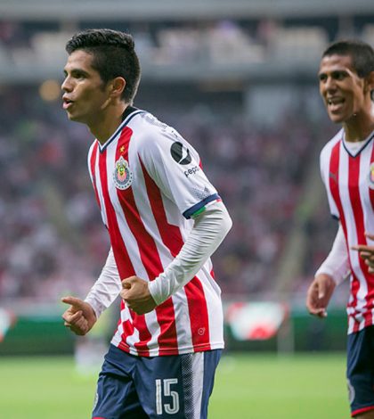 Chivas vence a FC Juárez en duelo de volteretas
