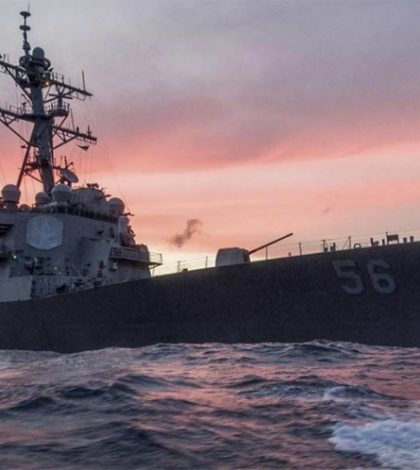 10 marineros desaparecidos tras choque de destructor de EU