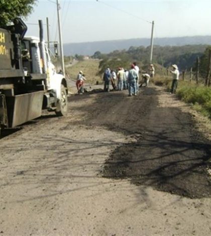 Gobierno del Estado ejecutará obras de caminos en 23 municipios