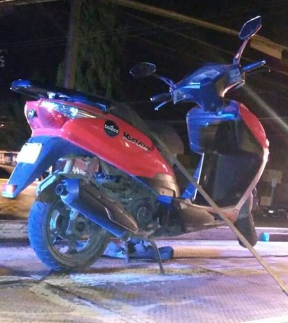 Abandonan moto robada, traía placa sobrepuesta