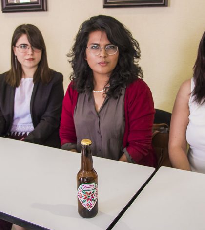 Universitarios realizan  cerveza artesanal sin lúpulu