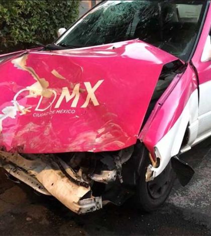 Choca micro contra taxi en Coyoacán; hay dos lesionados