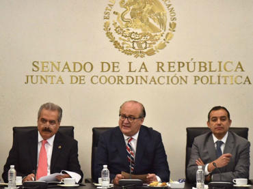 Gobernador de Morelos comparece en Senado por socavón