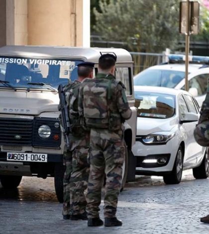 Hombre con problemas mentales ataca a soldado en Francia