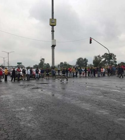 Vecinos bloquean Ecatepec; exigen apoyo tras inundaciones
