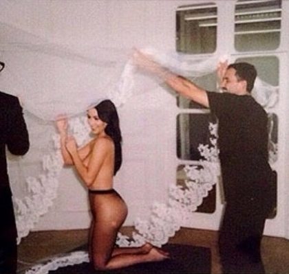 Kim Kardashian vuelve a la polémica con foto donde aparece desnuda