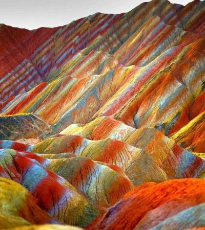 Las espectaculares montañas de colores de China y Perú