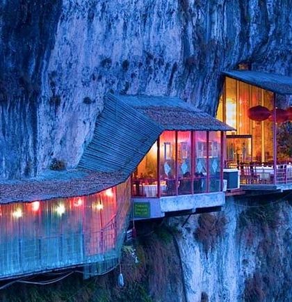 El restaurante colgante de La Cueva de los Tres Viajeros