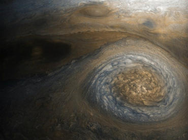 La NASA capta tormenta en sur de región polar norte de Júpiter