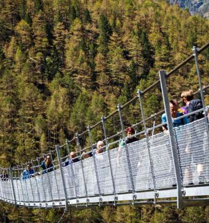 Inauguran el puente colgante más largo del mundo, en Suiza