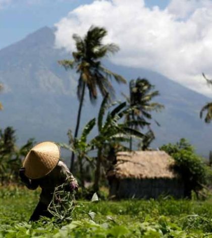 Suman 135 mil evacuados en Bali ante una inminente erupción volcánica