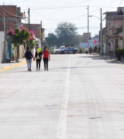 Inauguran pavimentación de calle en la Rivas Guillén