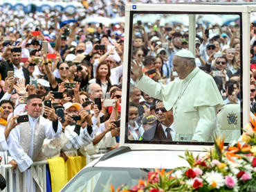 Papa pide a cúpula católica de Colombia dejar “comodidades y apegos”
