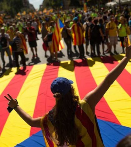 Justicia española bloquea ley secesionista de Cataluña
