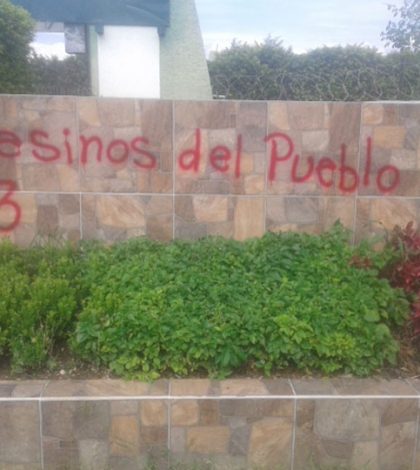 Reportan ataque de supuestos normalistas a cuartel militar, en Guerrero
