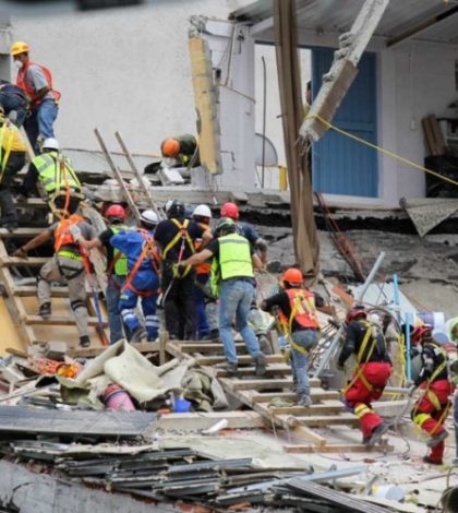 Familiares de víctimas urgen rescate en Álvaro Obregón 286