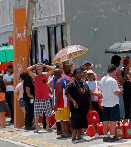 Escasez complica situación de boricuas: ‘Puerto Rico está destruido’