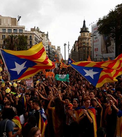 Defienden estudiantes referendo catalán
