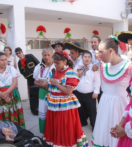 Celebran Fiestas Patrias en el centro de discapacidad del DIF capitalino 