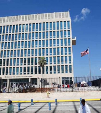 EU ordena reducir personal de embajada en Cuba