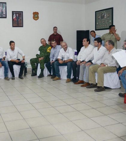 En Ixtepec Peña Nieto se reúne con empresarios para apoyos por sismo