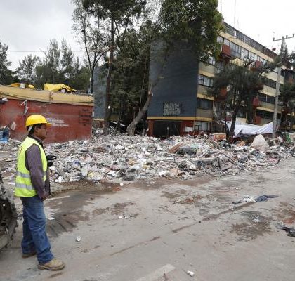 Hay 328 mil negocios afectados por el sismo: Inegi