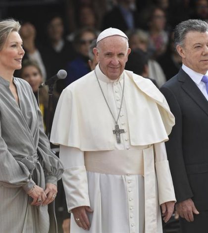 Papa llega en un momento de reconciliación: Santos