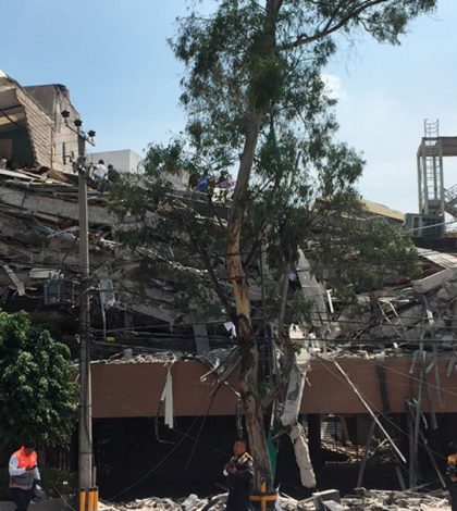 México comparte su pena: Peña  Nieto a familiares de víctimas de sismo