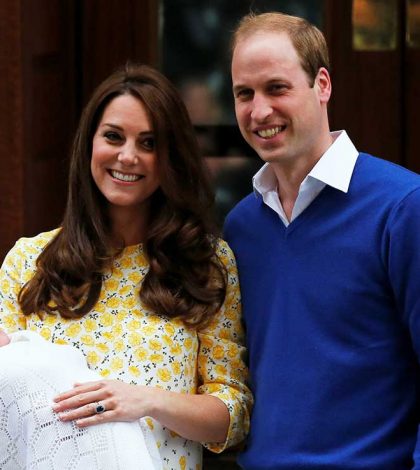 Duques de Cambridge esperan a su tercer hijo