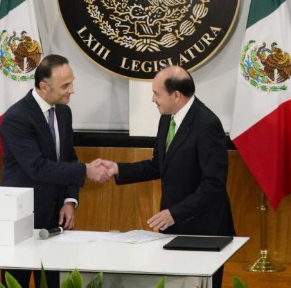 Entrega subsecretario quinto informe de gobierno de Peña Nieto