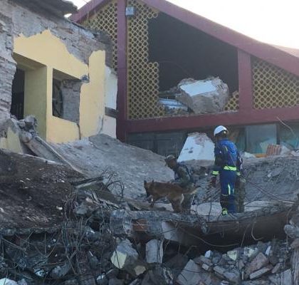 Hallan cuerpo de policía atrapado entre escombros en Juchitán