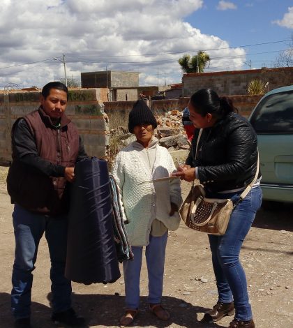 Alistan entrega de cobertores a personas en condiciones de pobreza